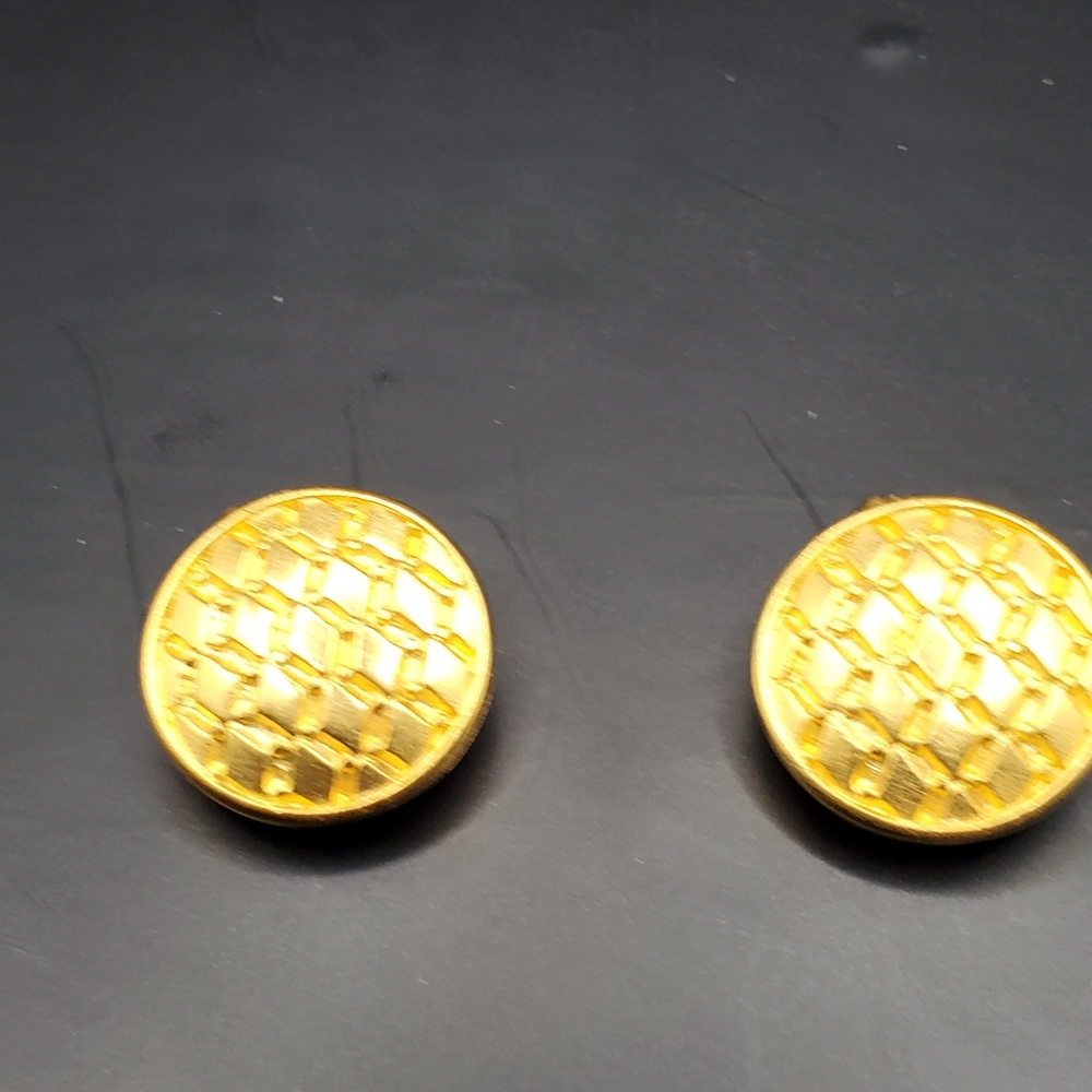 Vintage MMA Metropolitan Museum of Art Clip On EARRINGS Gold Tone Round Texture